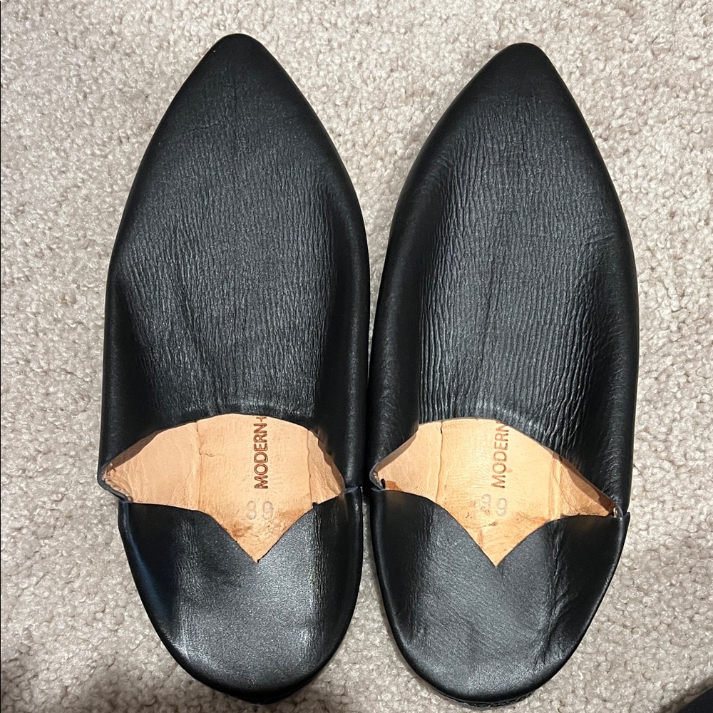 Modern soul Black Leather women’s Shoes size 39 fits US 6.5-7